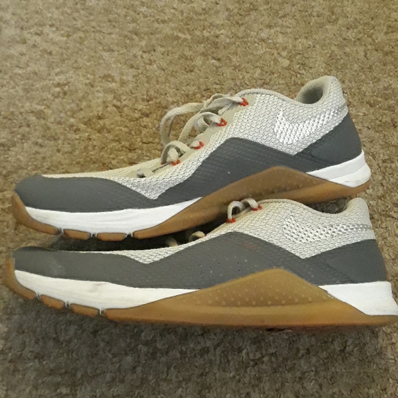 Nike - Picture 4 of 7